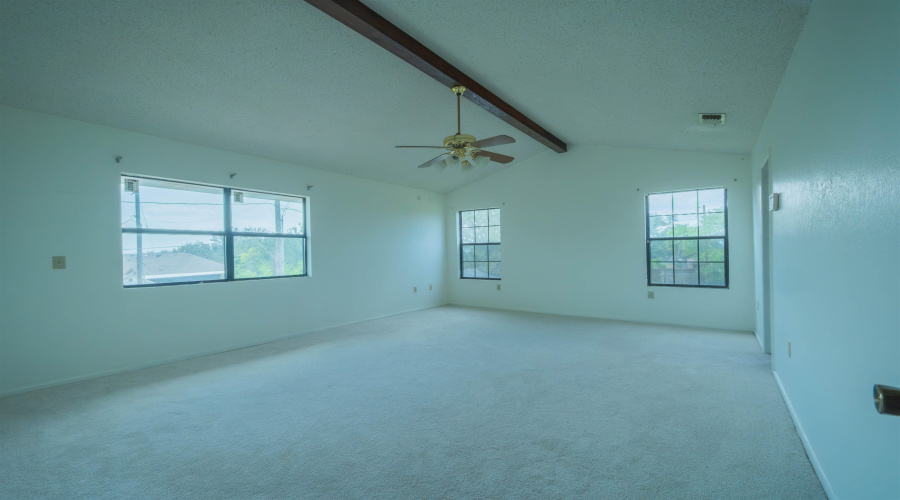 205 Vista Hermosa, Zapata, Texas 78076, 5 Bedrooms Bedrooms, 8 Rooms Rooms,3 BathroomsBathrooms,Residential,For Sale,205 Vista Hermosa,20262918