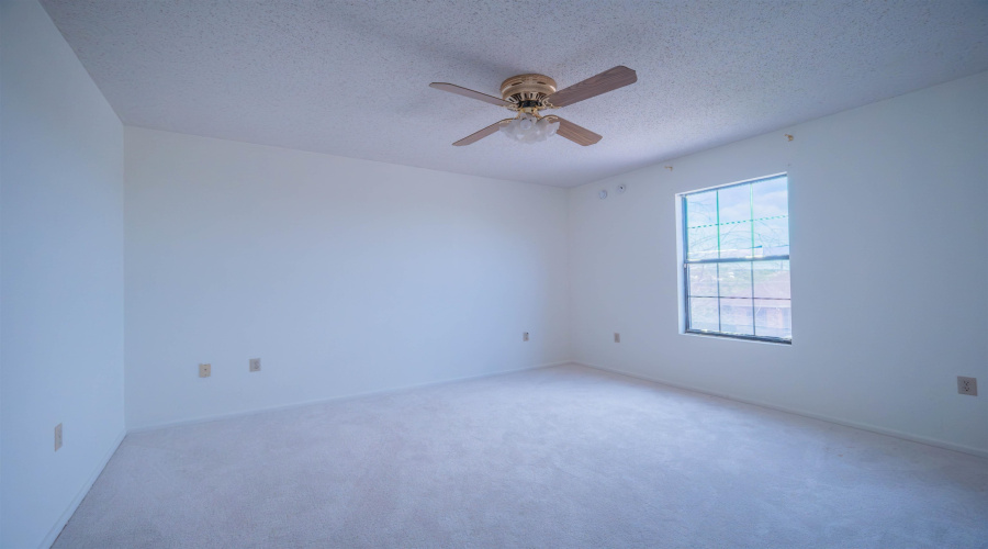 205 Vista Hermosa, Zapata, Texas 78076, 5 Bedrooms Bedrooms, 8 Rooms Rooms,3 BathroomsBathrooms,Residential,For Sale,205 Vista Hermosa,20262918