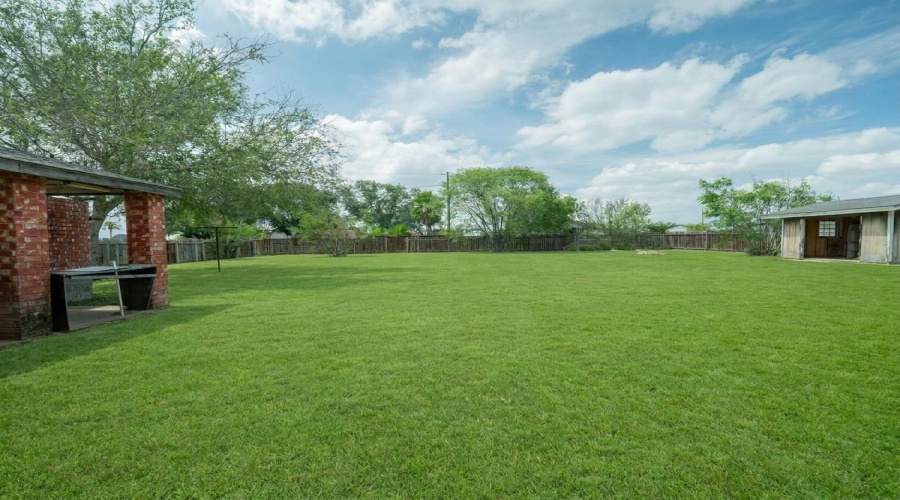 205 Vista Hermosa, Zapata, Texas 78076, 5 Bedrooms Bedrooms, 8 Rooms Rooms,3 BathroomsBathrooms,Residential,For Sale,205 Vista Hermosa,20262918