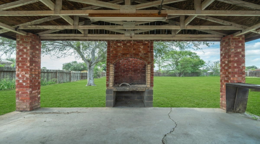 205 Vista Hermosa, Zapata, Texas 78076, 5 Bedrooms Bedrooms, 8 Rooms Rooms,3 BathroomsBathrooms,Residential,For Sale,205 Vista Hermosa,20262918
