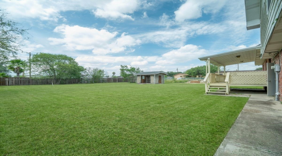 205 Vista Hermosa, Zapata, Texas 78076, 5 Bedrooms Bedrooms, 8 Rooms Rooms,3 BathroomsBathrooms,Residential,For Sale,205 Vista Hermosa,20262918