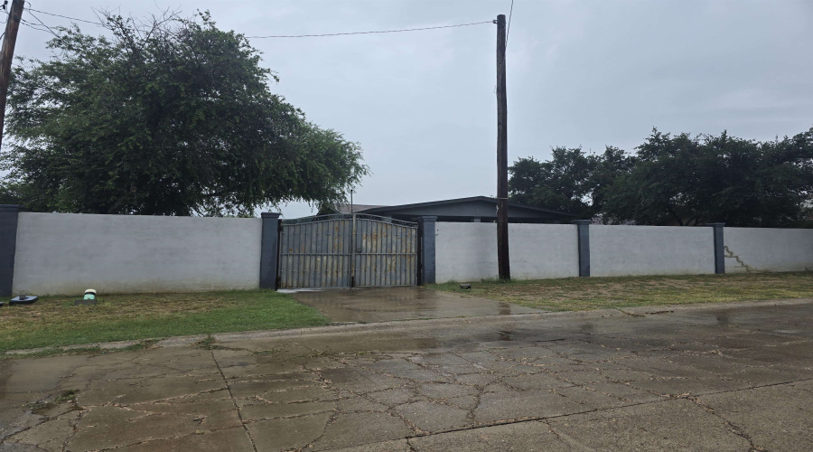 503 Rio Rojo, Rio Bravo, Texas 78046, 4 Bedrooms Bedrooms, 6 Rooms Rooms,1 BathroomBathrooms,Residential,For Sale,503 Rio Rojo,20262919