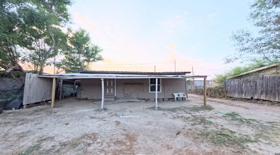 2517 Santa Rita Ave, Laredo, Texas 78040, 3 Bedrooms Bedrooms, 4 Rooms Rooms,1 BathroomBathrooms,Residential,For Sale,2517 Santa Rita Ave,20262920