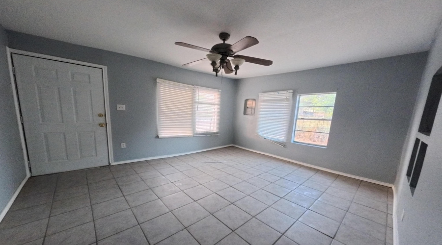 2517 Santa Rita Ave, Laredo, Texas 78040, 3 Bedrooms Bedrooms, 4 Rooms Rooms,1 BathroomBathrooms,Residential,For Sale,2517 Santa Rita Ave,20262920