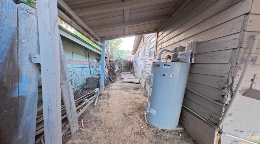 2517 Santa Rita Ave, Laredo, Texas 78040, 3 Bedrooms Bedrooms, 4 Rooms Rooms,1 BathroomBathrooms,Residential,For Sale,2517 Santa Rita Ave,20262920