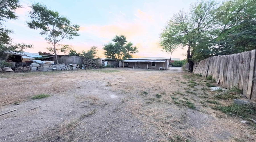 2517 Santa Rita Ave, Laredo, Texas 78040, 3 Bedrooms Bedrooms, 4 Rooms Rooms,1 BathroomBathrooms,Residential,For Sale,2517 Santa Rita Ave,20262920