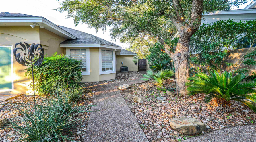8730 Aida Ct, Laredo, Texas 78045, 4 Bedrooms Bedrooms, 8 Rooms Rooms,2 BathroomsBathrooms,Residential,For Sale,8730 Aida Ct,20262921