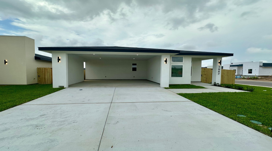 1642 Secretaria Ln., LAREDO, Texas 78046, 2 Bedrooms Bedrooms, 5 Rooms Rooms,2 BathroomsBathrooms,Residential,For Sale,1642 Secretaria Ln.,20262925