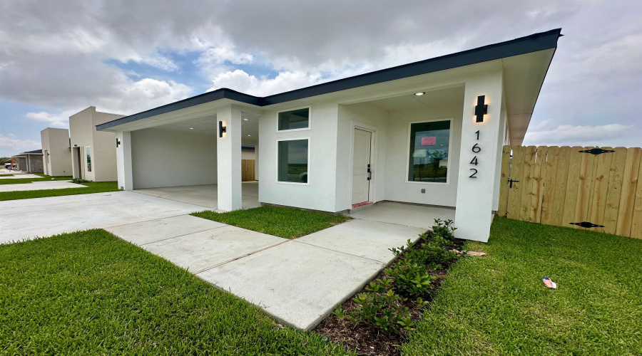 1642 Secretaria Ln., LAREDO, Texas 78046, 2 Bedrooms Bedrooms, 5 Rooms Rooms,2 BathroomsBathrooms,Residential,For Sale,1642 Secretaria Ln.,20262925