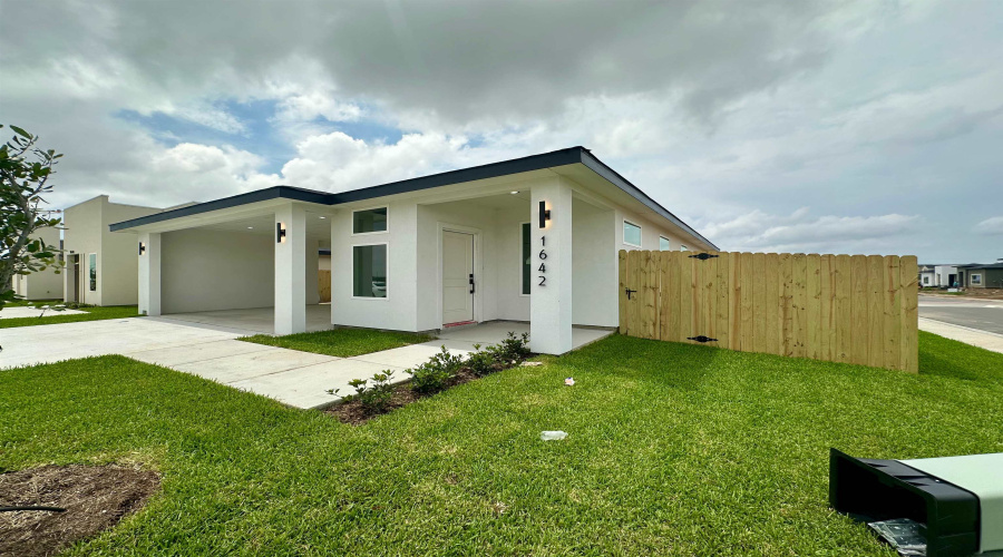 1642 Secretaria Ln., LAREDO, Texas 78046, 2 Bedrooms Bedrooms, 5 Rooms Rooms,2 BathroomsBathrooms,Residential,For Sale,1642 Secretaria Ln.,20262925