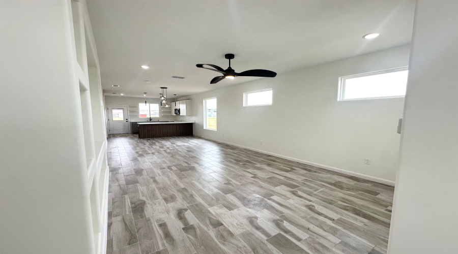 1642 Secretaria Ln., LAREDO, Texas 78046, 2 Bedrooms Bedrooms, 5 Rooms Rooms,2 BathroomsBathrooms,Residential,For Sale,1642 Secretaria Ln.,20262925