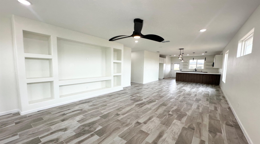 1642 Secretaria Ln., LAREDO, Texas 78046, 2 Bedrooms Bedrooms, 5 Rooms Rooms,2 BathroomsBathrooms,Residential,For Sale,1642 Secretaria Ln.,20262925