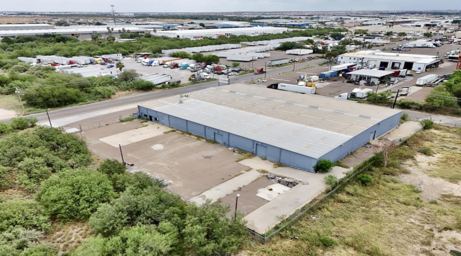 8115 Las Cruces Dr, Laredo, Texas 78045, 1 Bedroom Bedrooms, 6 Rooms Rooms,1 BathroomBathrooms,Commercial/industrial,For Rent,8115 Las Cruces Dr,20262934