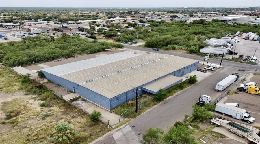 8115 Las Cruces Dr, Laredo, Texas 78045, 1 Bedroom Bedrooms, 6 Rooms Rooms,1 BathroomBathrooms,Commercial/industrial,For Rent,8115 Las Cruces Dr,20262934
