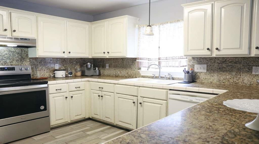 1608 Sherwood Dr, Laredo, Texas 78045, 3 Bedrooms Bedrooms, 5 Rooms Rooms,2 BathroomsBathrooms,Residential,For Sale,1608 Sherwood Dr,20261760