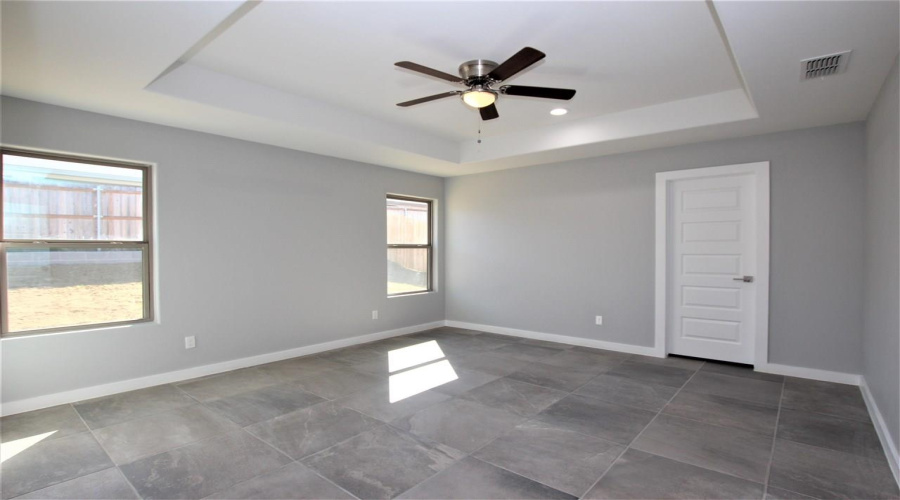 1009 La Muralla St, Laredo, Texas 78046, 4 Bedrooms Bedrooms, 6 Rooms Rooms,2 BathroomsBathrooms,Residential,For Rent,1009 La Muralla St,20262931