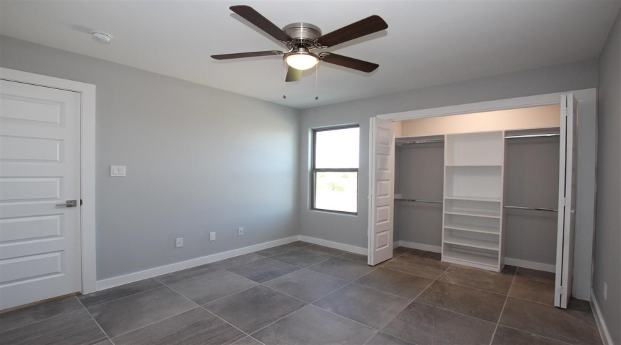 1009 La Muralla St, Laredo, Texas 78046, 4 Bedrooms Bedrooms, 6 Rooms Rooms,2 BathroomsBathrooms,Residential,For Rent,1009 La Muralla St,20262931