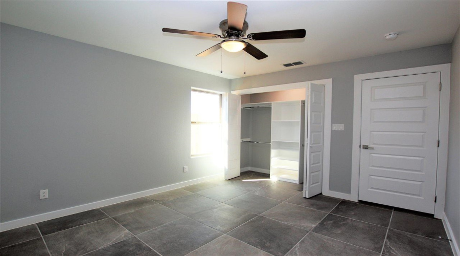 1009 La Muralla St, Laredo, Texas 78046, 4 Bedrooms Bedrooms, 6 Rooms Rooms,2 BathroomsBathrooms,Residential,For Rent,1009 La Muralla St,20262931