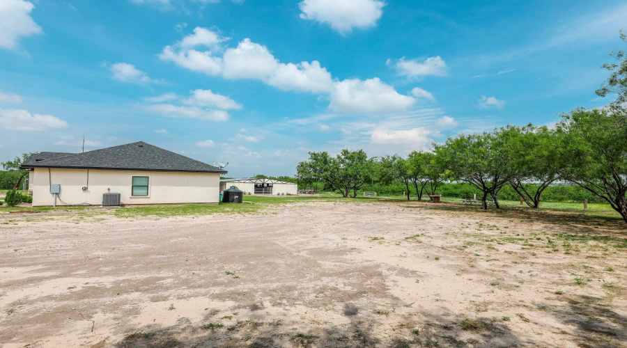 122 Los Potreritos Rd, San Ygnacio, Texas 78067, 4 Bedrooms Bedrooms, 6 Rooms Rooms,2 BathroomsBathrooms,Residential,For Sale,122 Los Potreritos Rd,20262932