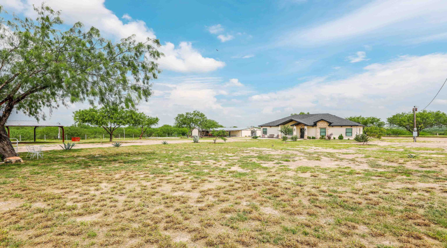 122 Los Potreritos Rd, San Ygnacio, Texas 78067, 4 Bedrooms Bedrooms, 6 Rooms Rooms,2 BathroomsBathrooms,Residential,For Sale,122 Los Potreritos Rd,20262932