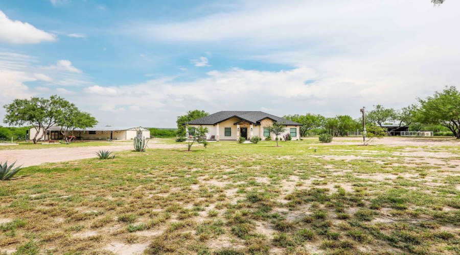 122 Los Potreritos Rd, San Ygnacio, Texas 78067, 4 Bedrooms Bedrooms, 6 Rooms Rooms,2 BathroomsBathrooms,Residential,For Sale,122 Los Potreritos Rd,20262932