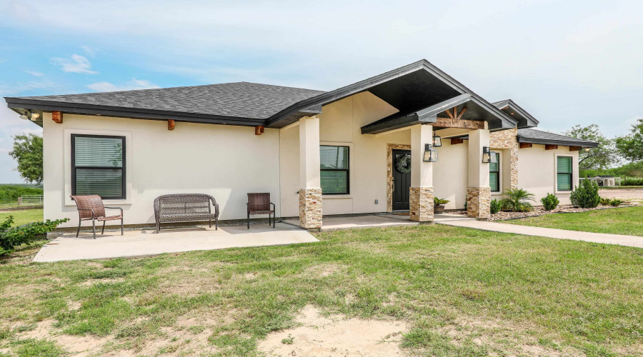 122 Los Potreritos Rd, San Ygnacio, Texas 78067, 4 Bedrooms Bedrooms, 6 Rooms Rooms,2 BathroomsBathrooms,Residential,For Sale,122 Los Potreritos Rd,20262932