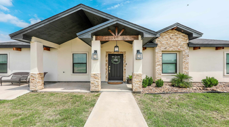 122 Los Potreritos Rd, San Ygnacio, Texas 78067, 4 Bedrooms Bedrooms, 6 Rooms Rooms,2 BathroomsBathrooms,Residential,For Sale,122 Los Potreritos Rd,20262932