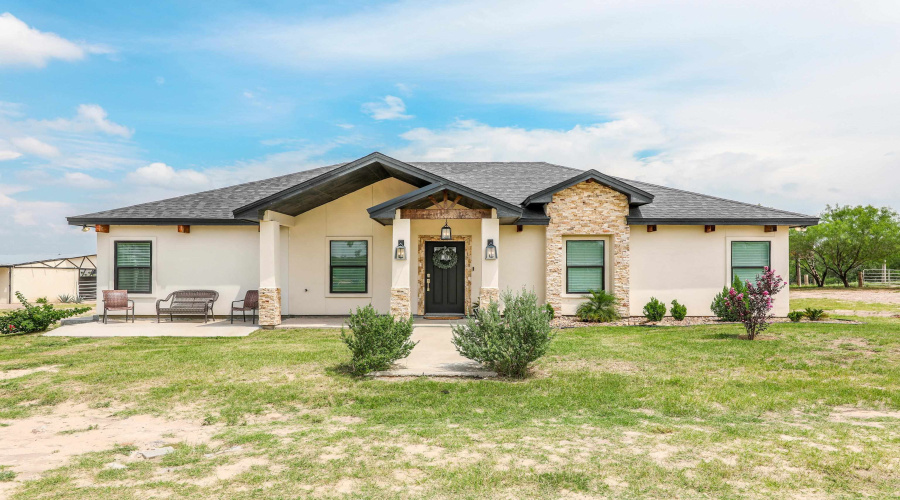 122 Los Potreritos Rd, San Ygnacio, Texas 78067, 4 Bedrooms Bedrooms, 6 Rooms Rooms,2 BathroomsBathrooms,Residential,For Sale,122 Los Potreritos Rd,20262932