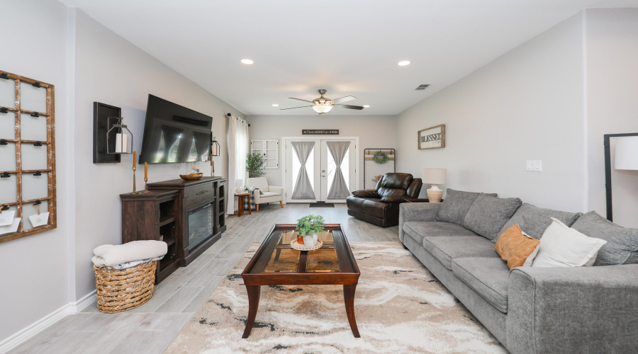 122 Los Potreritos Rd, San Ygnacio, Texas 78067, 4 Bedrooms Bedrooms, 6 Rooms Rooms,2 BathroomsBathrooms,Residential,For Sale,122 Los Potreritos Rd,20262932