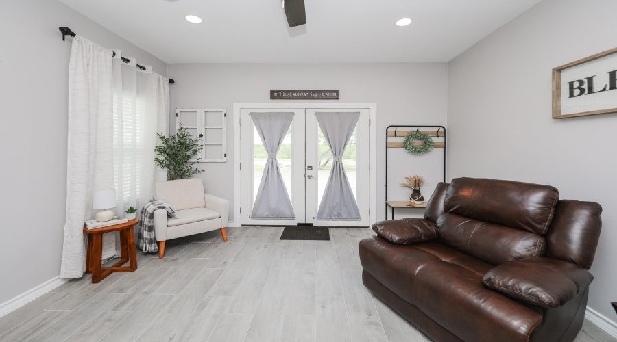 122 Los Potreritos Rd, San Ygnacio, Texas 78067, 4 Bedrooms Bedrooms, 6 Rooms Rooms,2 BathroomsBathrooms,Residential,For Sale,122 Los Potreritos Rd,20262932