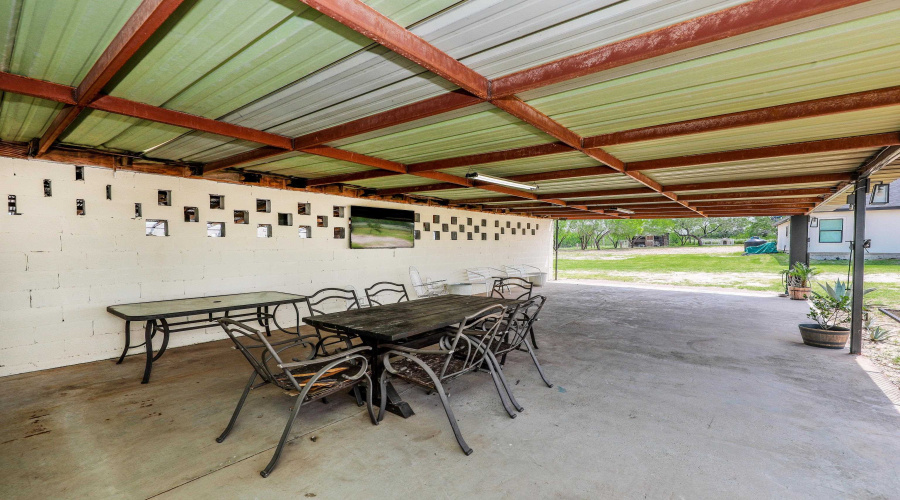 122 Los Potreritos Rd, San Ygnacio, Texas 78067, 4 Bedrooms Bedrooms, 6 Rooms Rooms,2 BathroomsBathrooms,Residential,For Sale,122 Los Potreritos Rd,20262932
