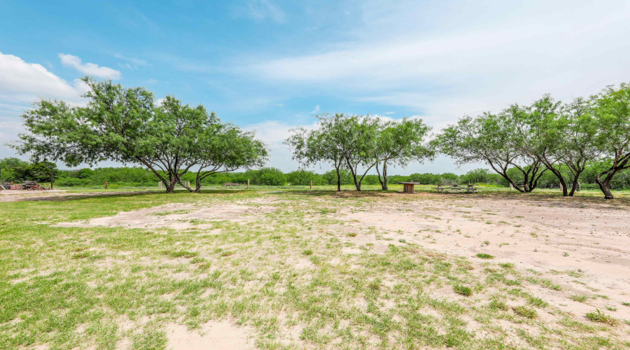122 Los Potreritos Rd, San Ygnacio, Texas 78067, 4 Bedrooms Bedrooms, 6 Rooms Rooms,2 BathroomsBathrooms,Residential,For Sale,122 Los Potreritos Rd,20262932
