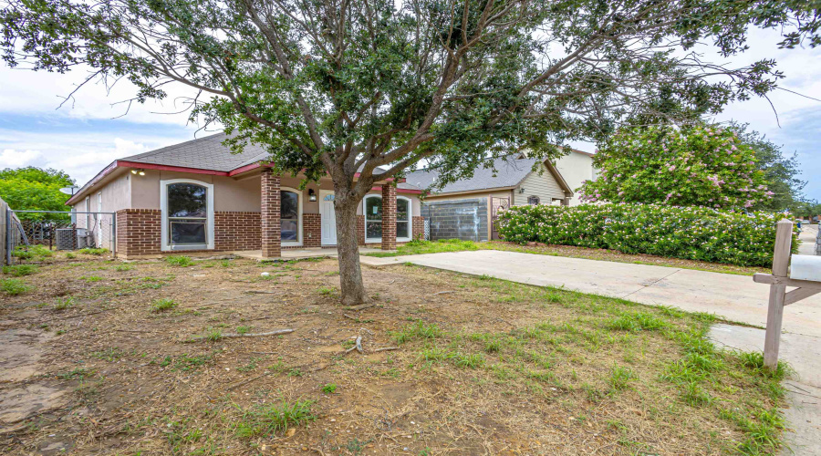 614 Susie Dr, LAREDO, Texas 78046, 3 Bedrooms Bedrooms, 5 Rooms Rooms,2 BathroomsBathrooms,Residential,For Sale,614 Susie Dr,20262936