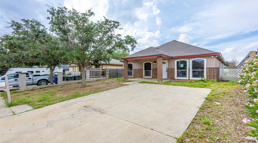 614 Susie Dr, LAREDO, Texas 78046, 3 Bedrooms Bedrooms, 5 Rooms Rooms,2 BathroomsBathrooms,Residential,For Sale,614 Susie Dr,20262936