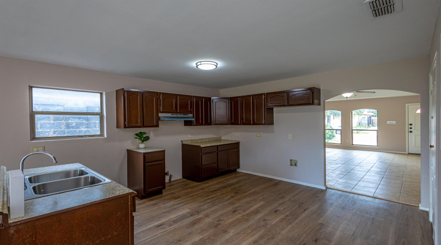 614 Susie Dr, LAREDO, Texas 78046, 3 Bedrooms Bedrooms, 5 Rooms Rooms,2 BathroomsBathrooms,Residential,For Sale,614 Susie Dr,20262936