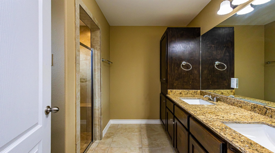 513 Graneros Ave., Laredo, Texas 78046, 3 Bedrooms Bedrooms, 5 Rooms Rooms,2 BathroomsBathrooms,Residential,For Sale,513 Graneros Ave.,20262938