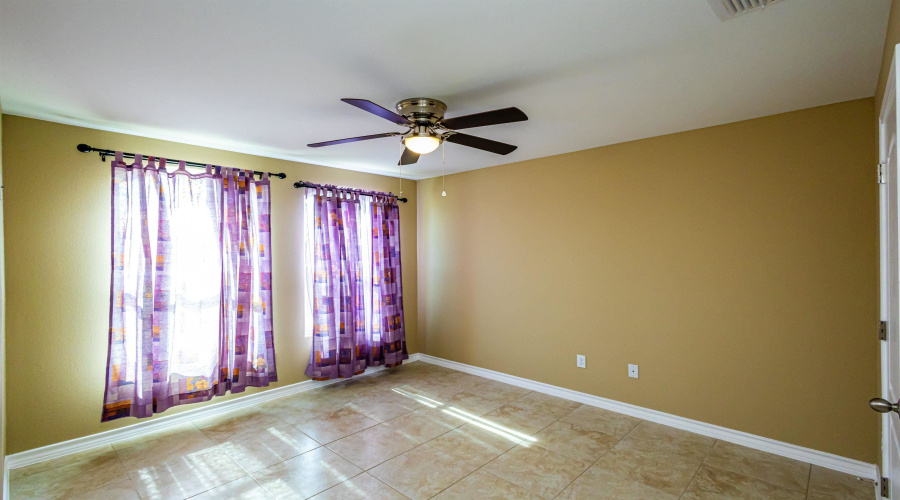 513 Graneros Ave., Laredo, Texas 78046, 3 Bedrooms Bedrooms, 5 Rooms Rooms,2 BathroomsBathrooms,Residential,For Sale,513 Graneros Ave.,20262938