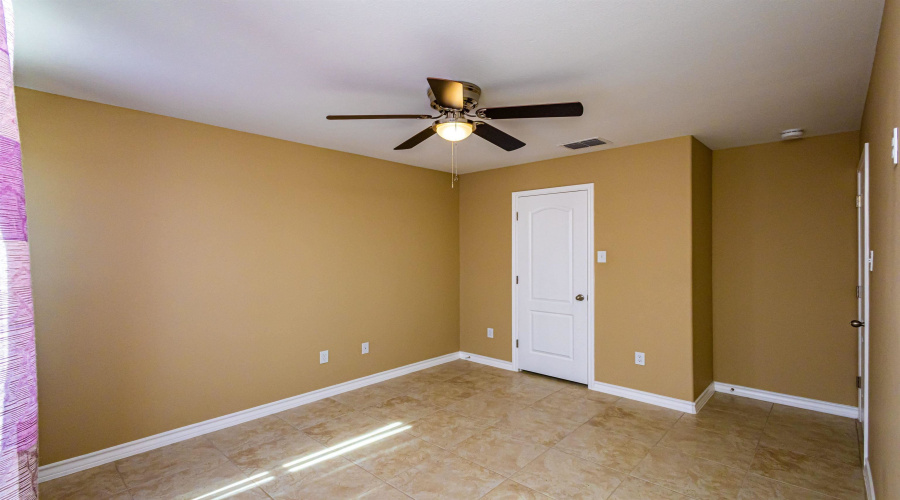 513 Graneros Ave., Laredo, Texas 78046, 3 Bedrooms Bedrooms, 5 Rooms Rooms,2 BathroomsBathrooms,Residential,For Sale,513 Graneros Ave.,20262938