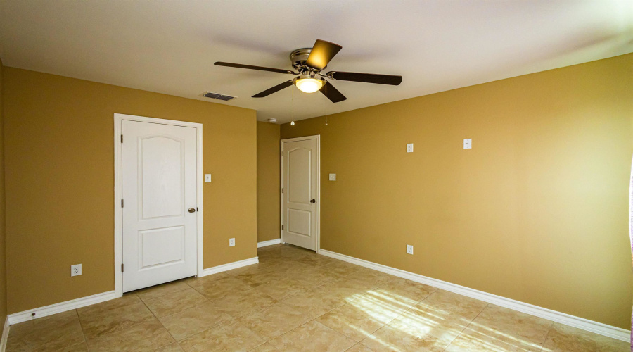 513 Graneros Ave., Laredo, Texas 78046, 3 Bedrooms Bedrooms, 5 Rooms Rooms,2 BathroomsBathrooms,Residential,For Sale,513 Graneros Ave.,20262938