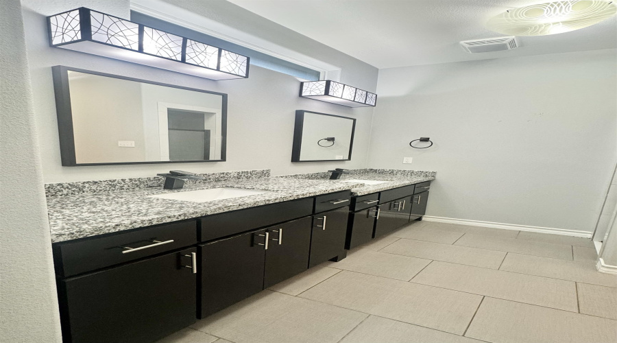 203 Desert Palm Dr., Laredo, Texas 78041, 3 Bedrooms Bedrooms, 5 Rooms Rooms,2 BathroomsBathrooms,Residential,For Rent,203 Desert Palm Dr.,20262939