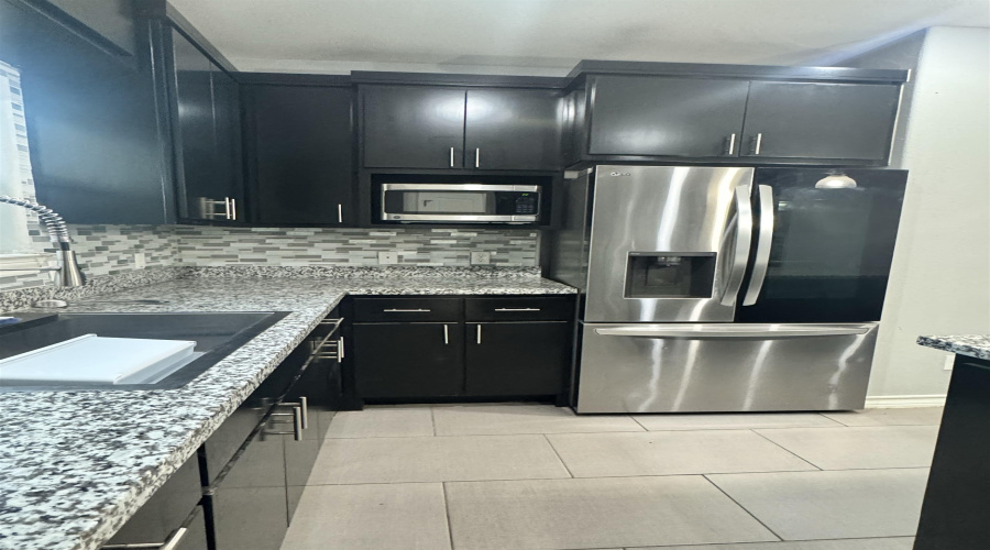 203 Desert Palm Dr., Laredo, Texas 78041, 3 Bedrooms Bedrooms, 5 Rooms Rooms,2 BathroomsBathrooms,Residential,For Rent,203 Desert Palm Dr.,20262939