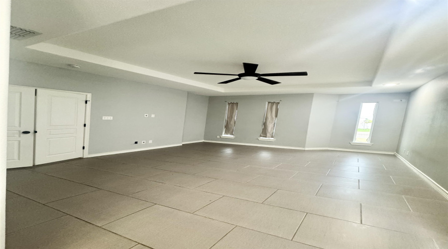 203 Desert Palm Dr., Laredo, Texas 78041, 3 Bedrooms Bedrooms, 5 Rooms Rooms,2 BathroomsBathrooms,Residential,For Rent,203 Desert Palm Dr.,20262939