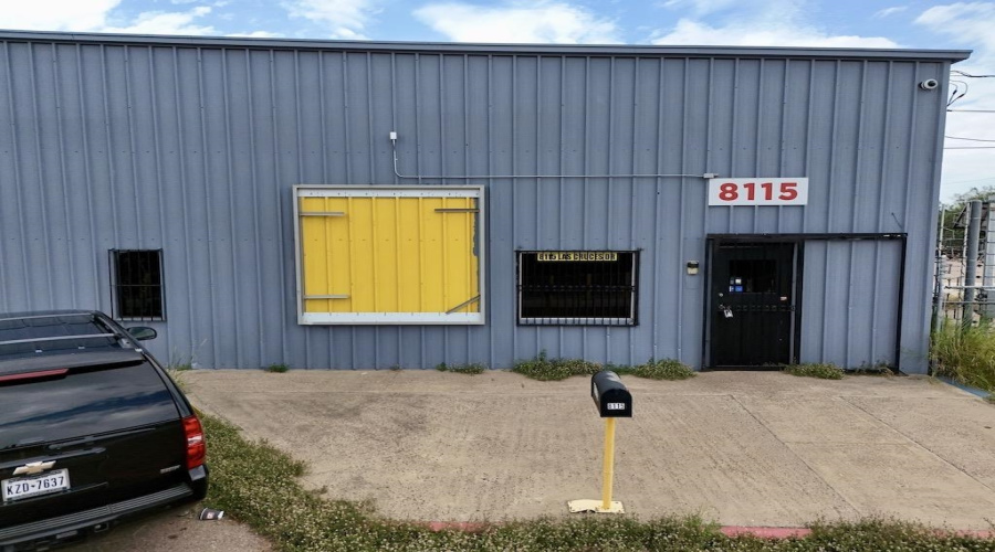 8115 Las Cruces Dr, Laredo, Texas 78045, 1 Bedroom Bedrooms, 11 Rooms Rooms,1 BathroomBathrooms,Commercial/industrial,For Rent,8115 Las Cruces Dr,20262935