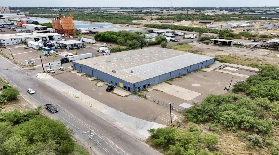 8115 Las Cruces Dr, Laredo, Texas 78045, 1 Bedroom Bedrooms, 11 Rooms Rooms,1 BathroomBathrooms,Commercial/industrial,For Rent,8115 Las Cruces Dr,20262935