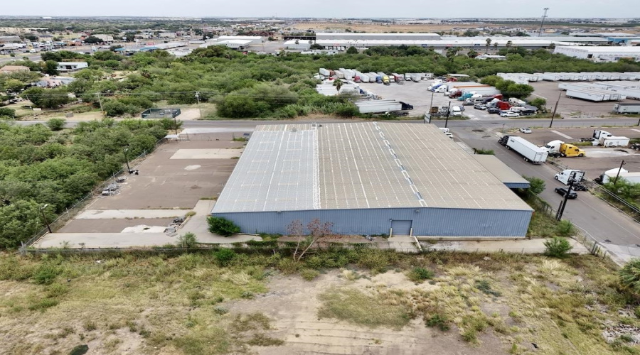 8115 Las Cruces Dr, Laredo, Texas 78045, 1 Bedroom Bedrooms, 11 Rooms Rooms,1 BathroomBathrooms,Commercial/industrial,For Rent,8115 Las Cruces Dr,20262935