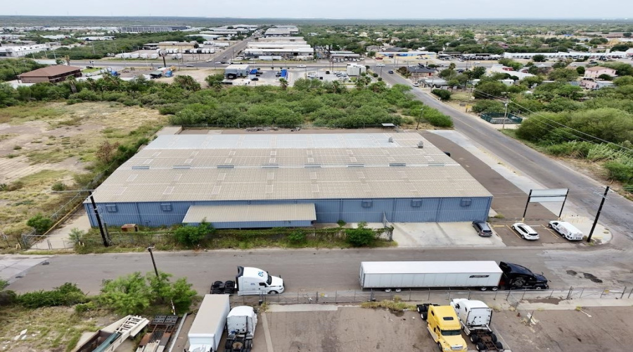 8115 Las Cruces Dr, Laredo, Texas 78045, 1 Bedroom Bedrooms, 11 Rooms Rooms,1 BathroomBathrooms,Commercial/industrial,For Rent,8115 Las Cruces Dr,20262935