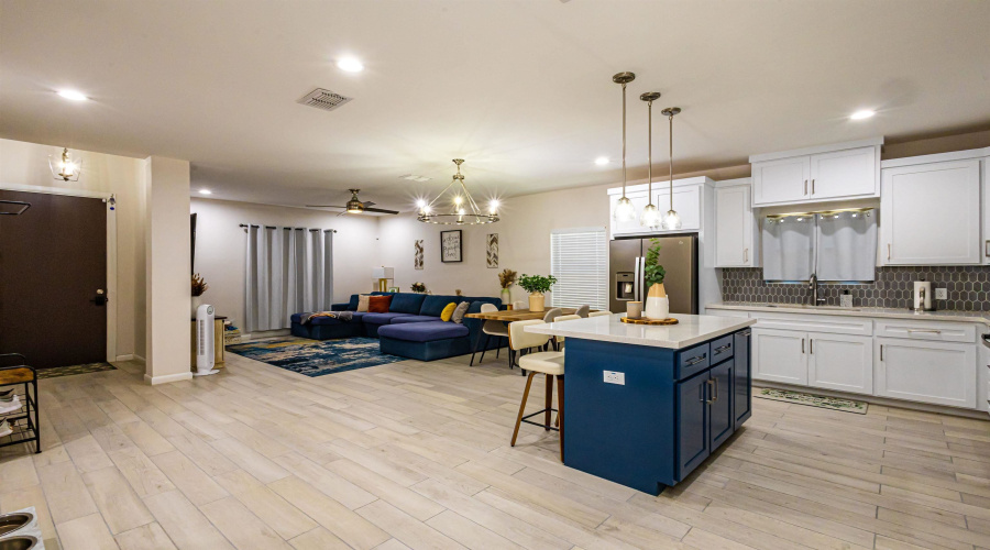 1428 Los Estribos Dr., Laredo, Texas 78046, 3 Bedrooms Bedrooms, 6 Rooms Rooms,2 BathroomsBathrooms,Residential,For Sale,1428 Los Estribos Dr.,20262940