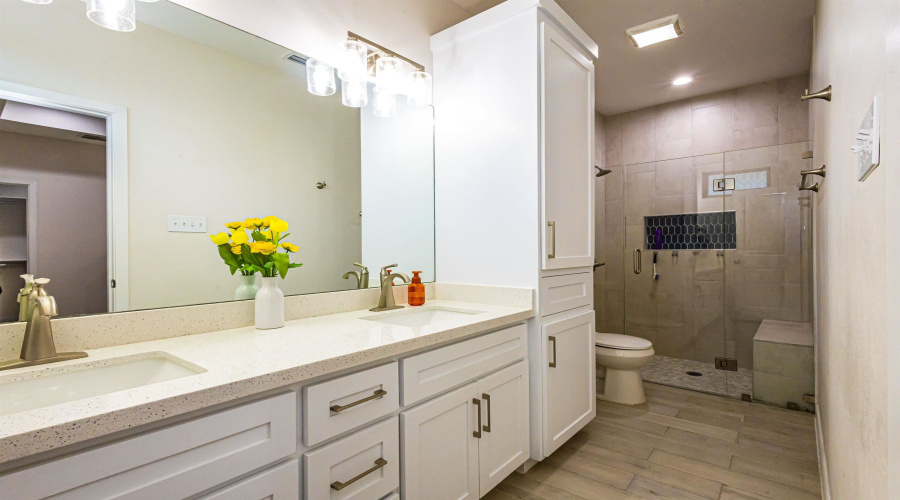 1428 Los Estribos Dr., Laredo, Texas 78046, 3 Bedrooms Bedrooms, 6 Rooms Rooms,2 BathroomsBathrooms,Residential,For Sale,1428 Los Estribos Dr.,20262940