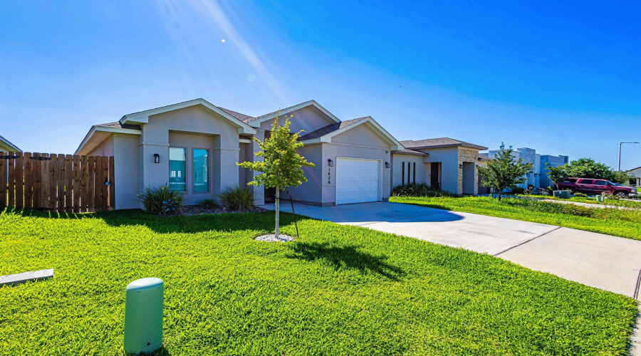 1428 Los Estribos Dr., Laredo, Texas 78046, 3 Bedrooms Bedrooms, 6 Rooms Rooms,2 BathroomsBathrooms,Residential,For Sale,1428 Los Estribos Dr.,20262940