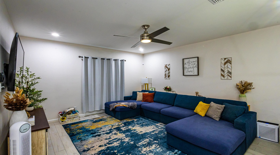 1428 Los Estribos Dr., Laredo, Texas 78046, 3 Bedrooms Bedrooms, 6 Rooms Rooms,2 BathroomsBathrooms,Residential,For Sale,1428 Los Estribos Dr.,20262940